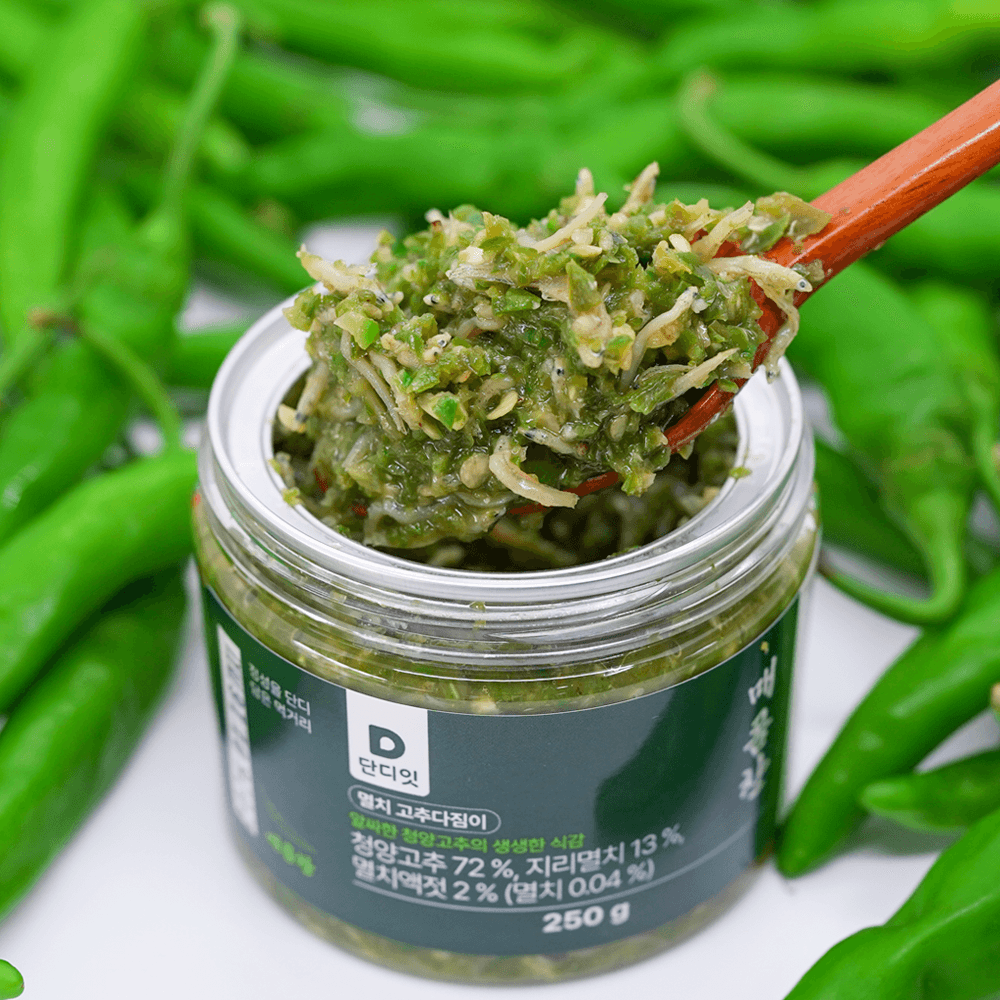 Maekomchan Gochudajimi (spicy minced chili pepper with anchovy flavor)