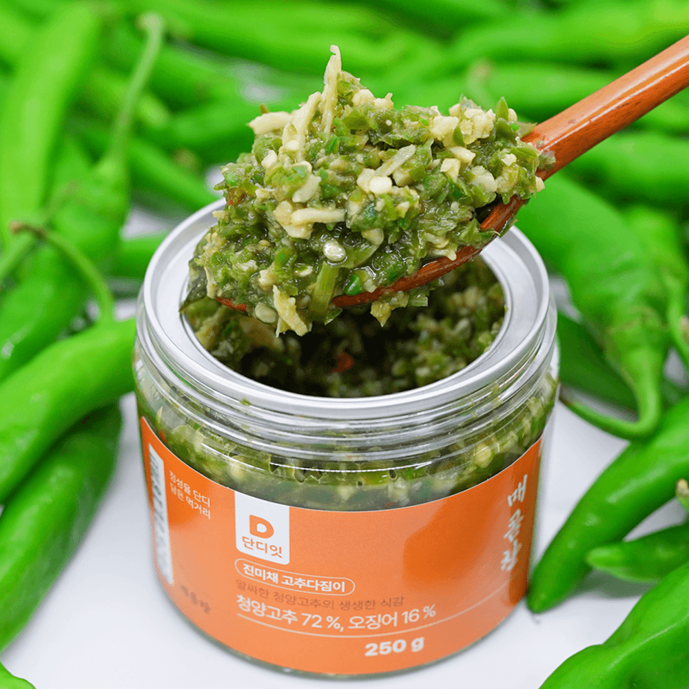 Maekomchan Gochudajimi (spicy minced pepper relish - dried squid flavor)